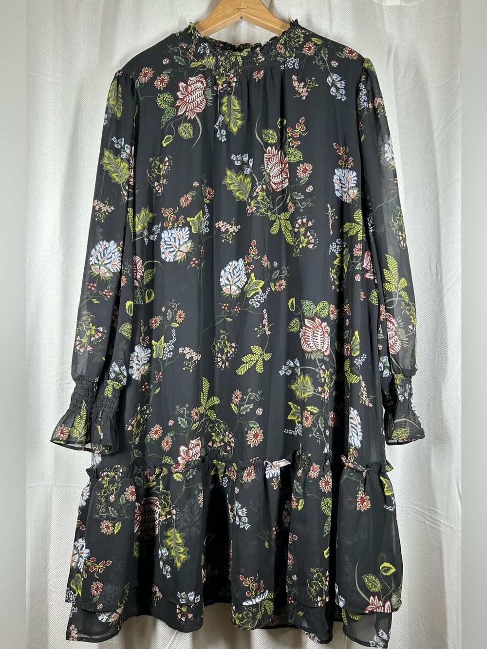 Loft Plus Long Sleeve Smocked Ruffle Dress Black Floral Size 16 Women’s